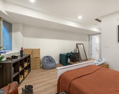 1702 Point Breeze Avenue - Photo Thumbnail 18