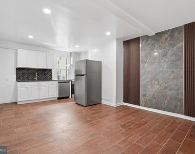 252 E Girard Avenue - Photo Thumbnail 15