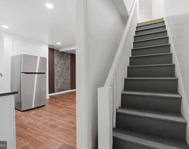 252 E Girard Avenue - Photo Thumbnail 8