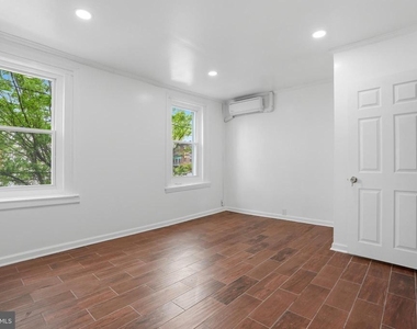 252 E Girard Avenue - Photo Thumbnail 5