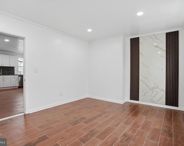 252 E Girard Avenue - Photo Thumbnail 4