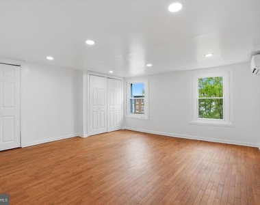 252 E Girard Avenue - Photo Thumbnail 9