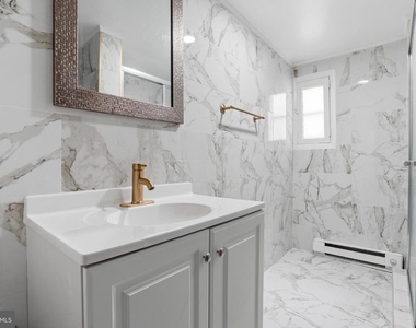 252 E Girard Avenue - Photo Thumbnail 6