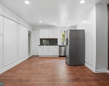 252 E Girard Avenue - Photo Thumbnail 2