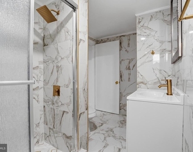 252 E Girard Avenue - Photo Thumbnail 7