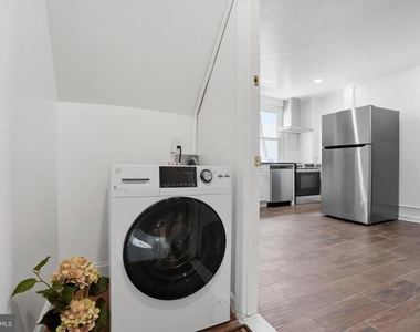 252 E Girard Avenue - Photo Thumbnail 3