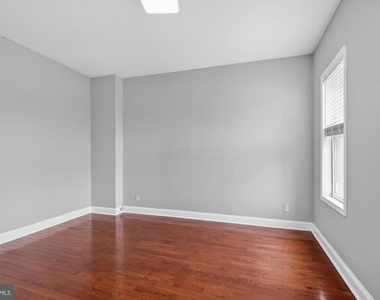 2319 E Somerset Street - Photo Thumbnail 16