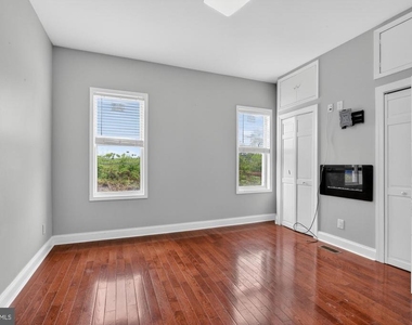 2319 E Somerset Street - Photo Thumbnail 14
