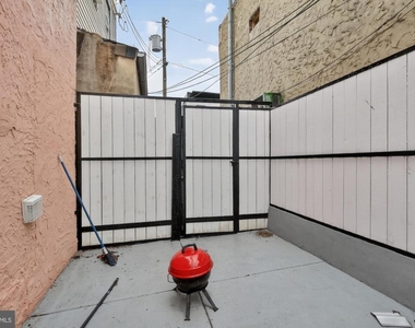 2319 E Somerset Street - Photo Thumbnail 10