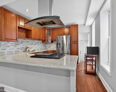 2319 E Somerset Street - Photo Thumbnail 7