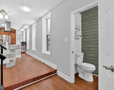 2319 E Somerset Street - Photo Thumbnail 4