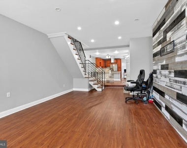 2319 E Somerset Street - Photo Thumbnail 2