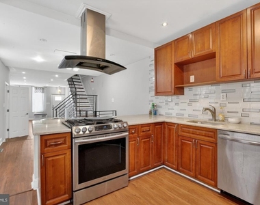 2319 E Somerset Street - Photo Thumbnail 8