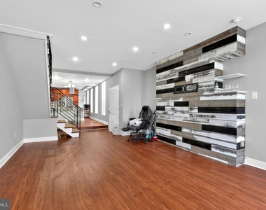 2319 E Somerset Street - Photo Thumbnail 1