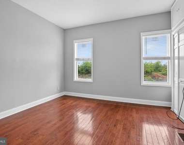 2319 E Somerset Street - Photo Thumbnail 13