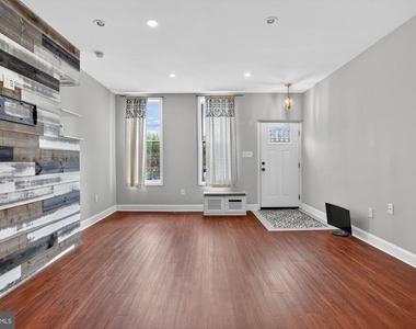 2319 E Somerset Street - Photo Thumbnail 3