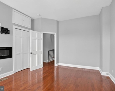 2319 E Somerset Street - Photo Thumbnail 15