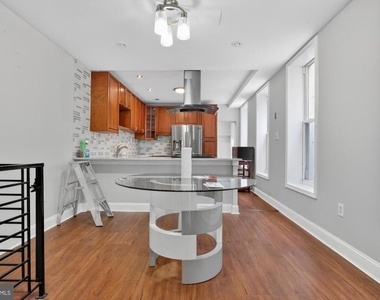 2319 E Somerset Street - Photo Thumbnail 5