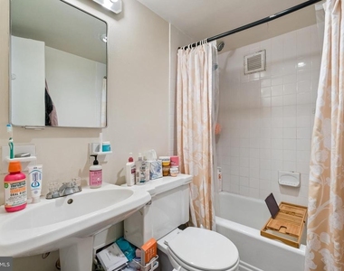 210 Locust Street - Photo Thumbnail 3