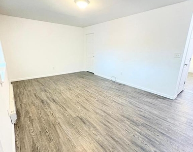 1630 E 9th Street - Photo Thumbnail 2