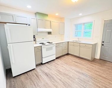 1630 E 9th Street - Photo Thumbnail 7