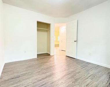 1630 E 9th Street - Photo Thumbnail 6
