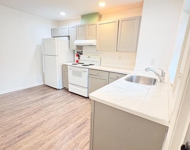 1630 E 9th Street - Photo Thumbnail 8
