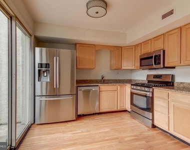 107 Montrose Avenue - Photo Thumbnail 9