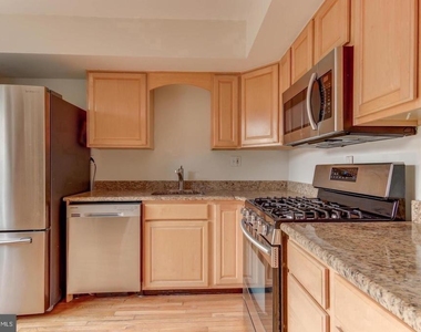 107 Montrose Avenue - Photo Thumbnail 8
