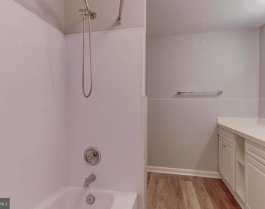 107 Montrose Avenue - Photo Thumbnail 20