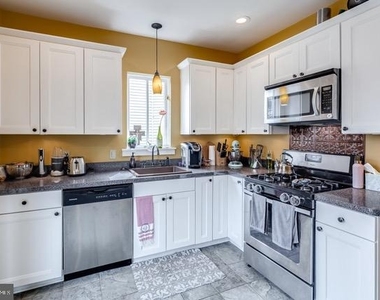3 Lee Avenue - Photo Thumbnail 6
