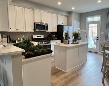 5 Sidney Ln - Photo Thumbnail 5