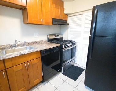 2528 Iverson Street - Photo Thumbnail 1