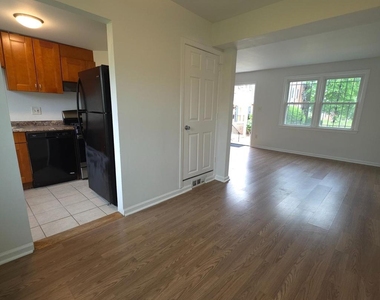 2528 Iverson Street - Photo Thumbnail 4