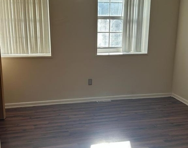 1805 Dutch Village Drive - Photo Thumbnail 9