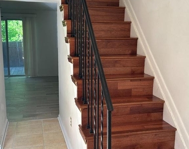 1805 Dutch Village Drive - Photo Thumbnail 6