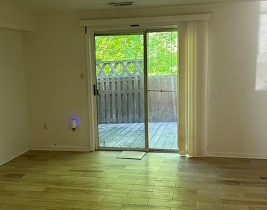 1805 Dutch Village Drive - Photo Thumbnail 3