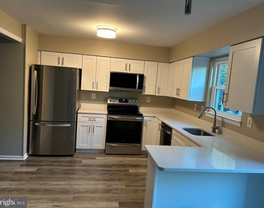 14646 London Lane - Photo Thumbnail 1