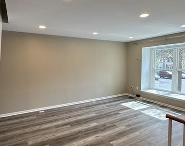 14646 London Lane - Photo Thumbnail 10