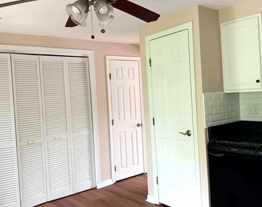 11406 Abbotswood Court - Photo Thumbnail 8