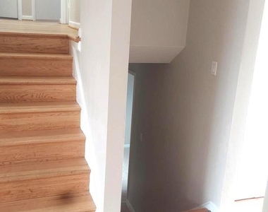 9820 Inglemere Drive - Photo Thumbnail 30