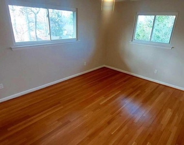 9820 Inglemere Drive - Photo Thumbnail 19
