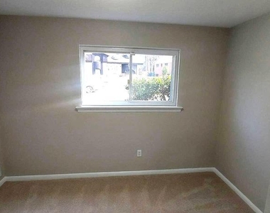 9820 Inglemere Drive - Photo Thumbnail 13