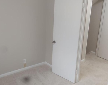 9820 Inglemere Drive - Photo Thumbnail 32