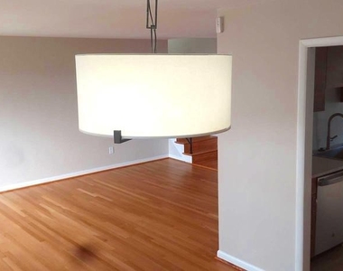 9820 Inglemere Drive - Photo Thumbnail 7