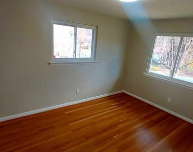 9820 Inglemere Drive - Photo Thumbnail 23