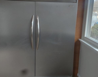 9820 Inglemere Drive - Photo Thumbnail 2