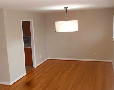 9820 Inglemere Drive - Photo Thumbnail 8