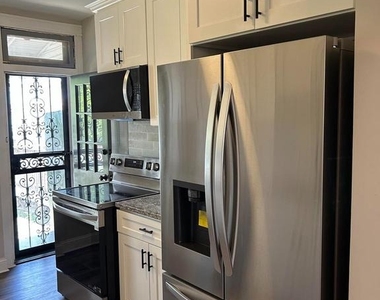 2828 Lake Avenue - Photo Thumbnail 7