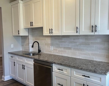 2828 Lake Avenue - Photo Thumbnail 6